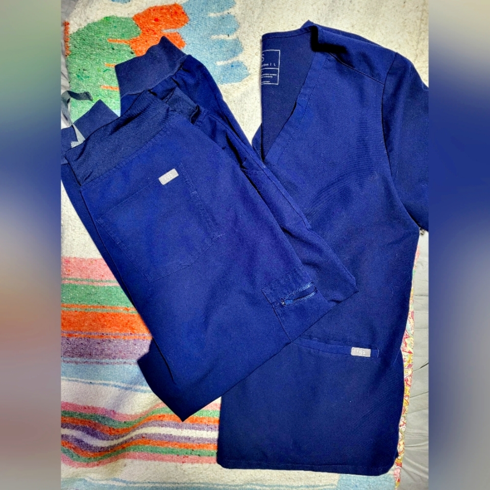 Figs Women's Navy Scrub Set